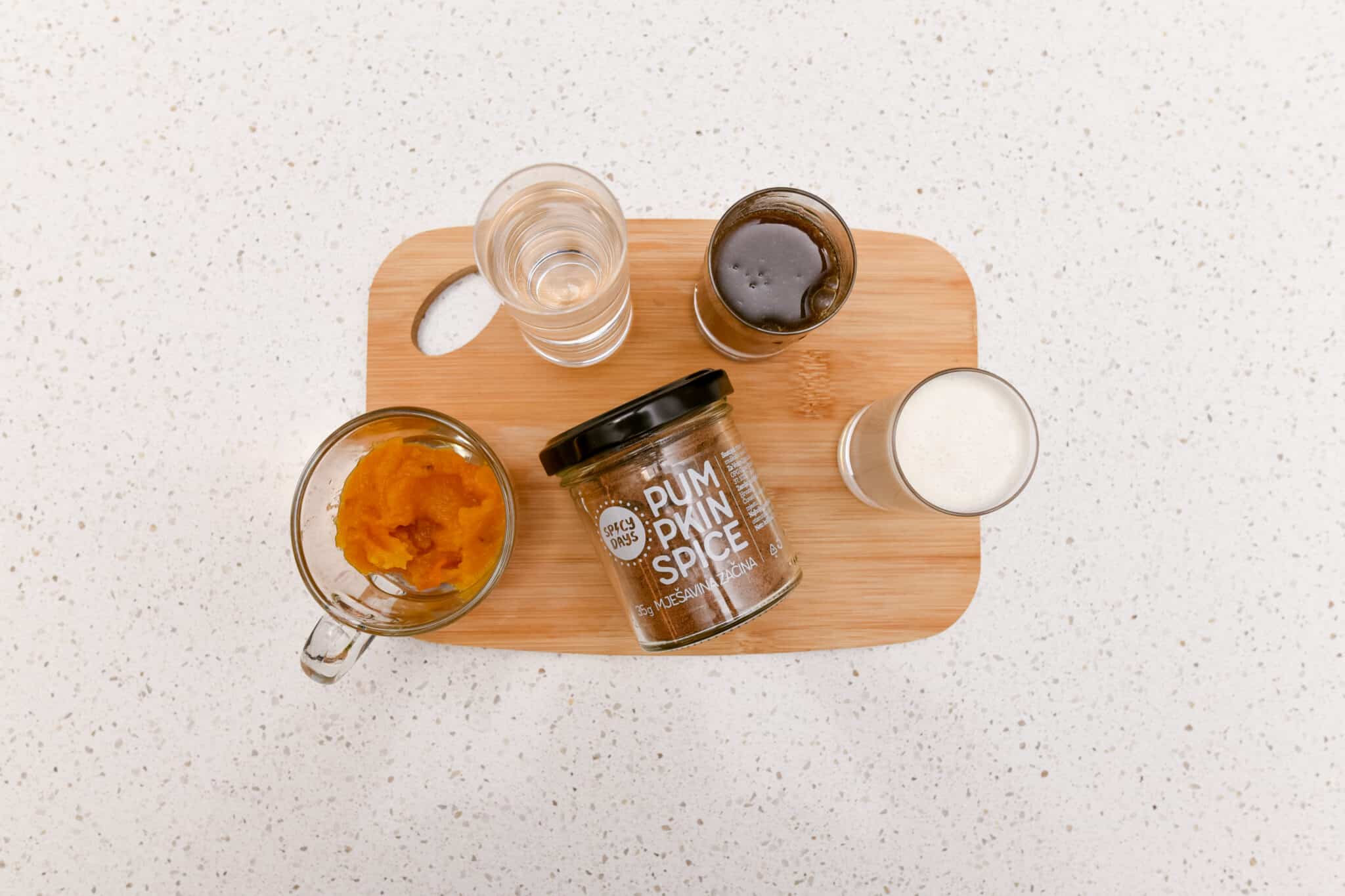Pumpkin spice White Russian - jesenski twist na kremasti klasik 1